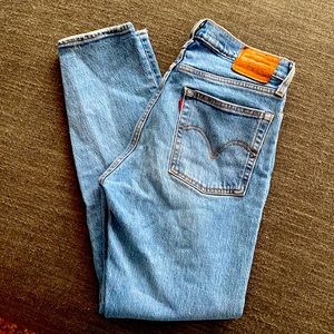 Levi Skinny Wedgie Jeans